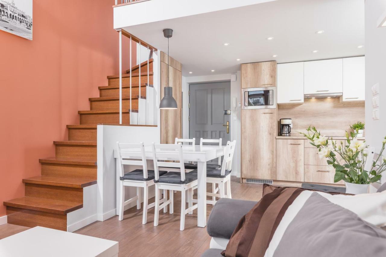 Cheerful Air Conditioned Apartment With Mezzanine And Parking - Old Town クラクフ エクステリア 写真